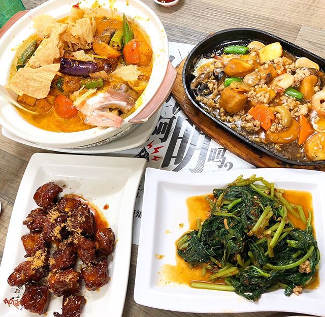🍽 Simple yet delicious tze char store at Tampines with my family.