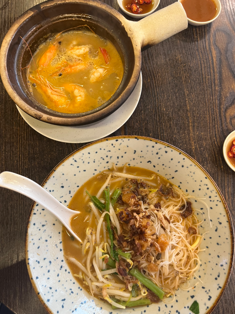 Prawn noodle with soup 